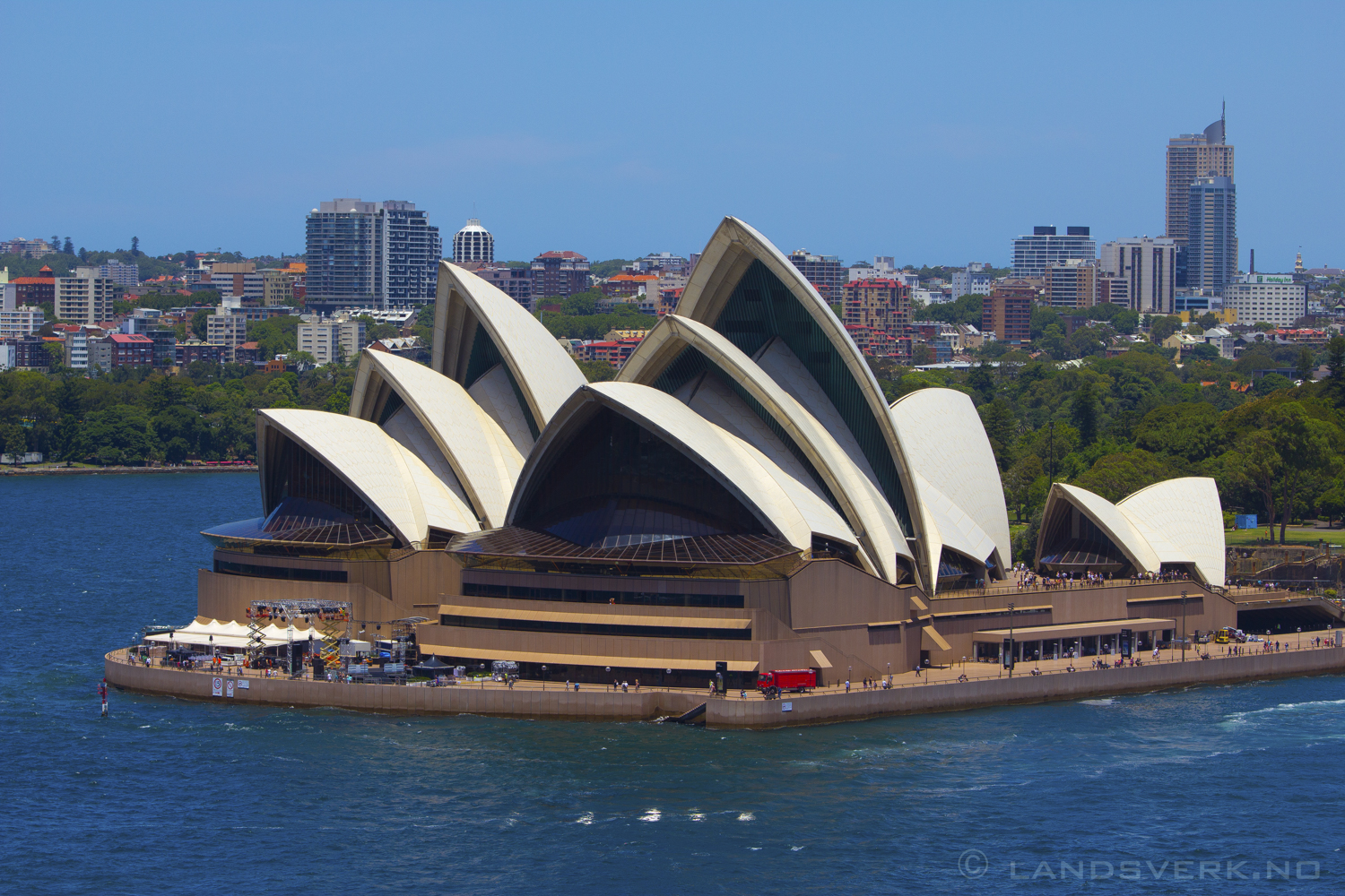 Sydney Opera House, New South Wales. 

(Canon EOS 550D / Sigma 70-200mm F2.8 OS)