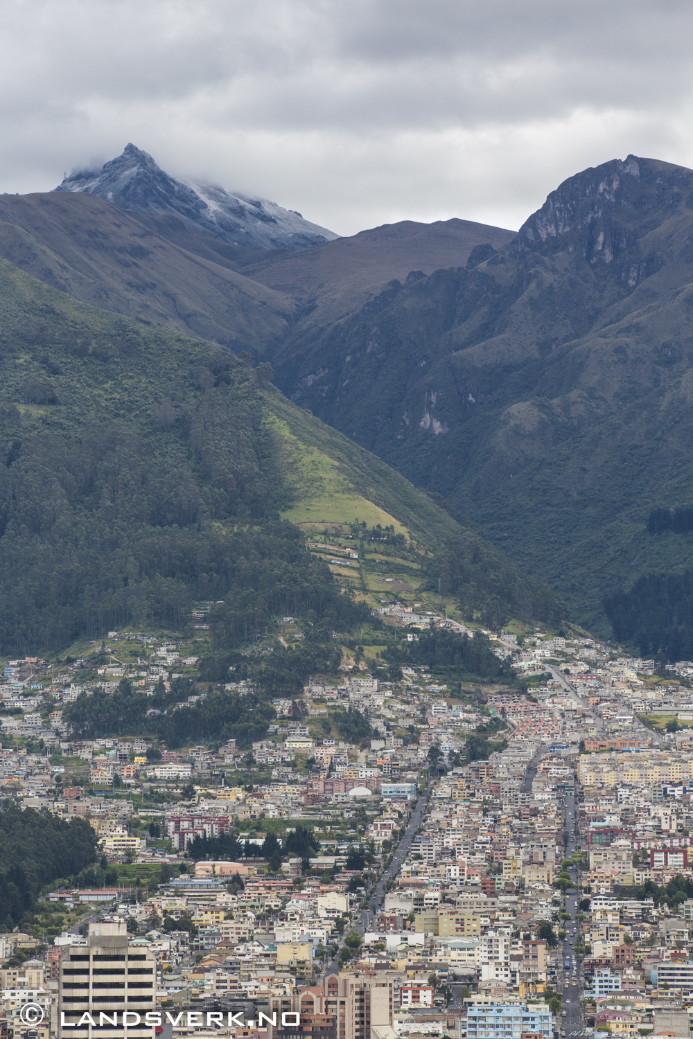 New Quito, Ecuador. 

(Canon EOS 5D Mark III / Canon EF 70-200mm f/2.8 L IS II USM)