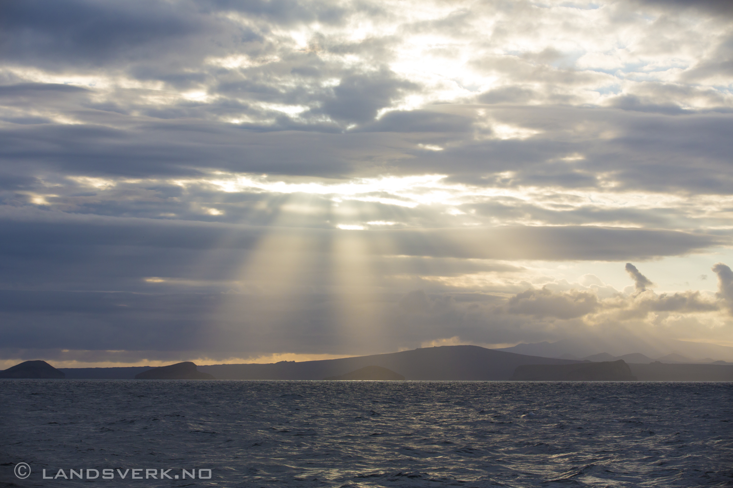 The end of our Galapagos tour.. 

(Canon EOS 5D Mark III / Canon EF 70-200mm f/2.8 L IS II USM)