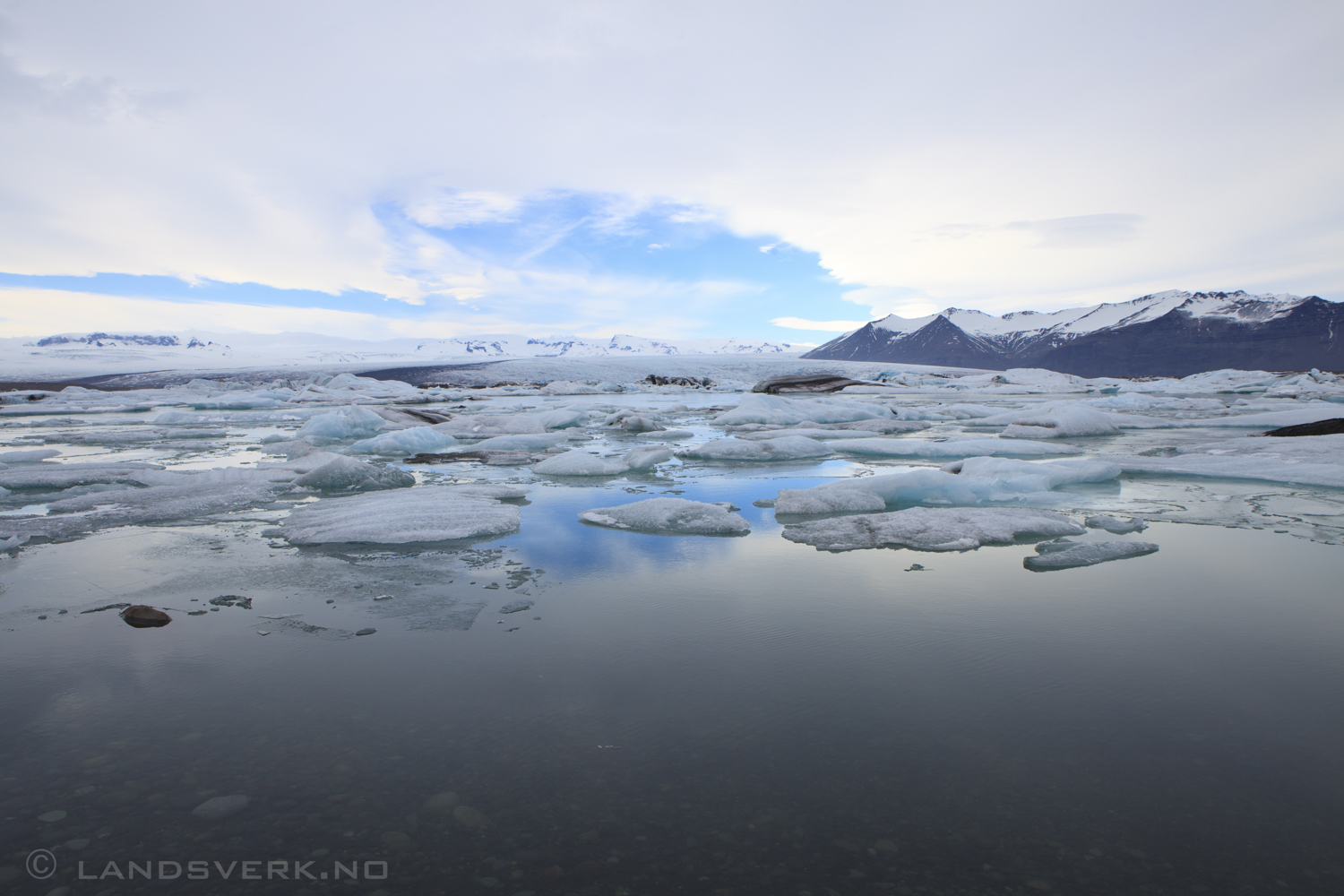 Jökulsárlón glacier lagoon. 

(Canon EOS 5D Mark II / Canon EF 24-70mm f/2.8 L USM)