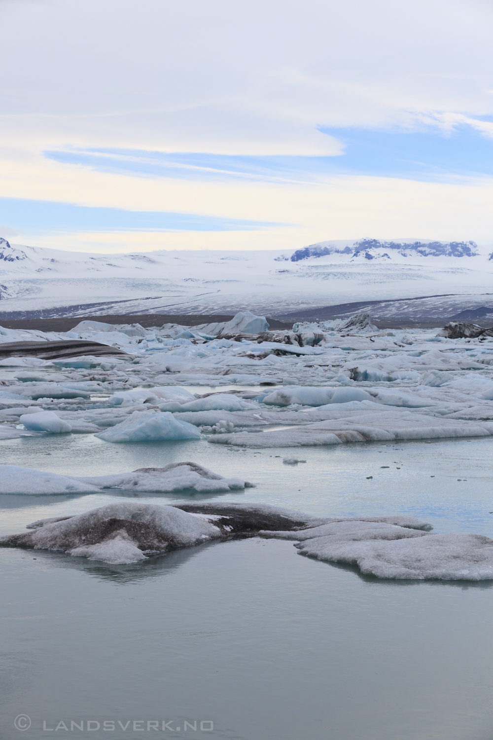 Jökulsárlón glacier lagoon. 

(Canon EOS 5D Mark II / Canon EF 70-200mm f/2.8 L IS II USM)