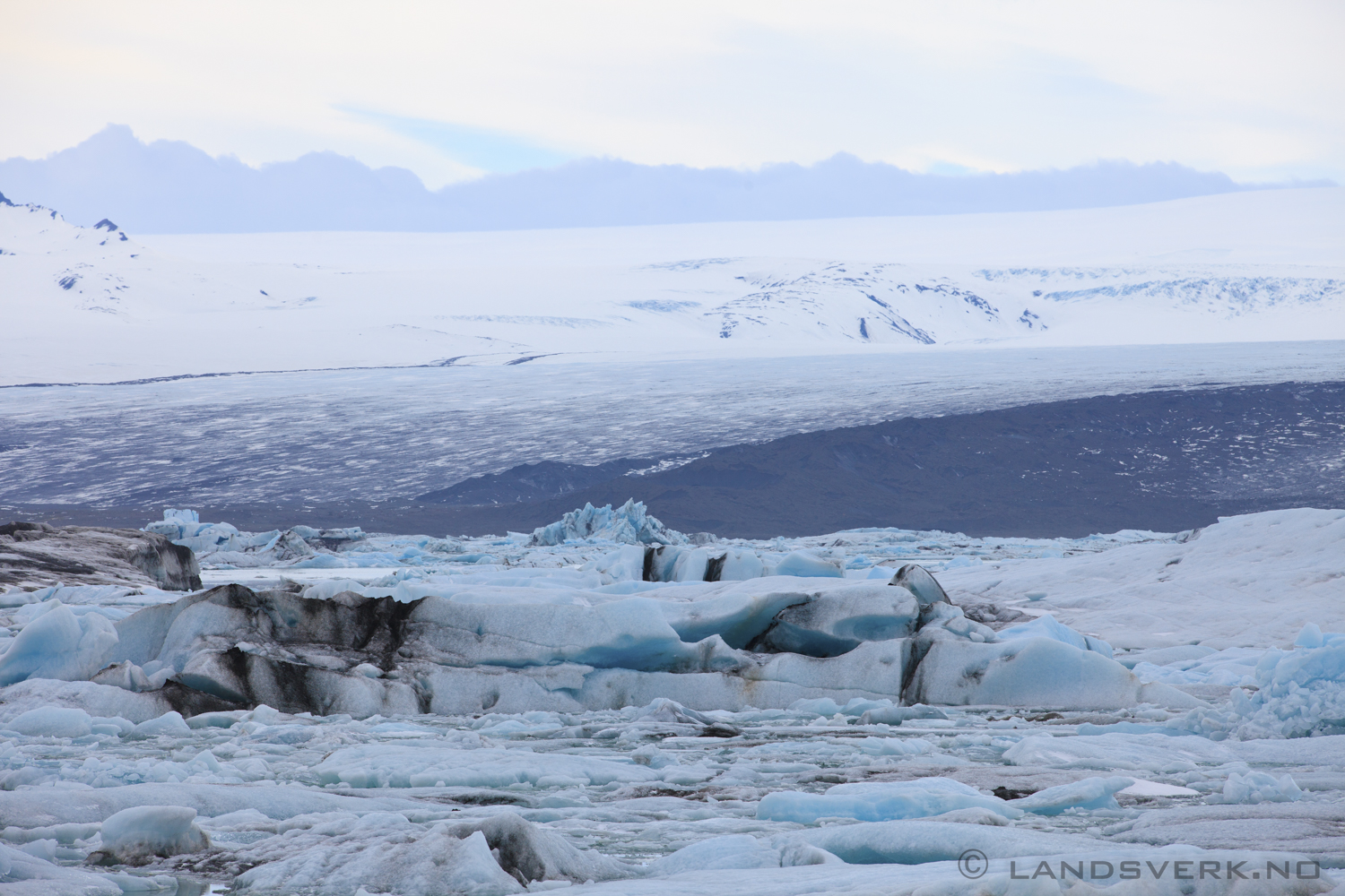 Jökulsárlón glacier lagoon. 

(Canon EOS 5D Mark II / Canon EF 70-200mm f/2.8 L IS II USM)