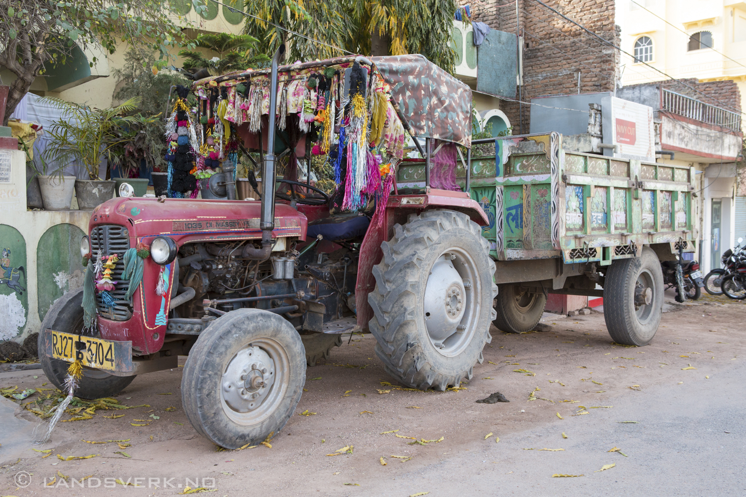 One of many party tractors. Udaipur, India. 

(Canon EOS 5D Mark III / Canon EF 24-70mm f/2.8 L USM)
