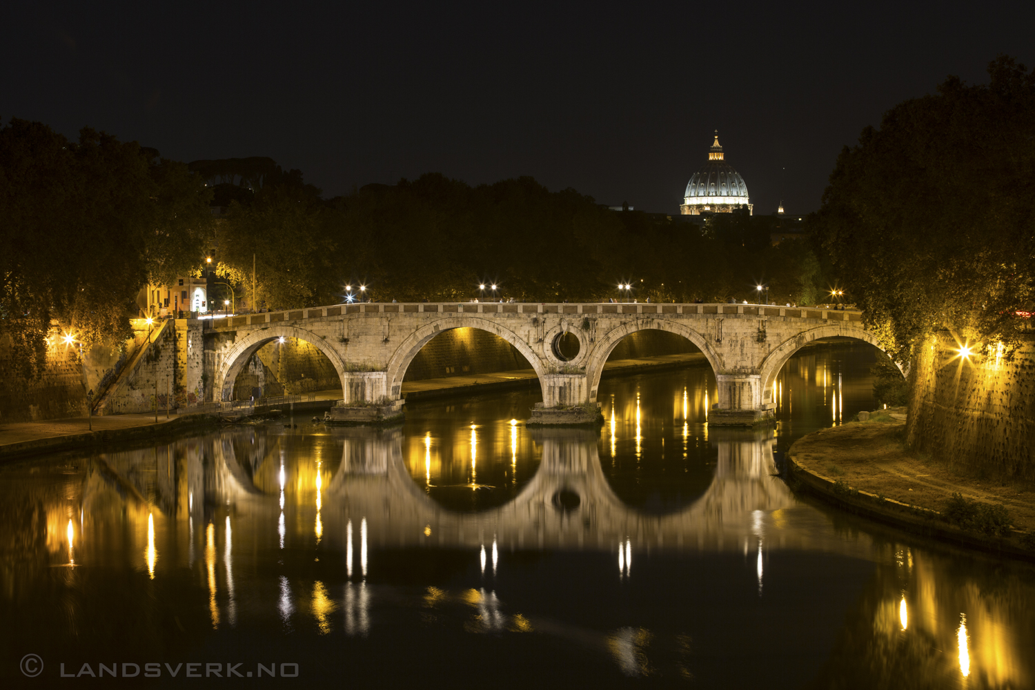 Fiume Tevere. Rome, Italy. 

(Canon EOS 5D Mark III / Canon EF 70-200mm f/2.8 L IS II USM)