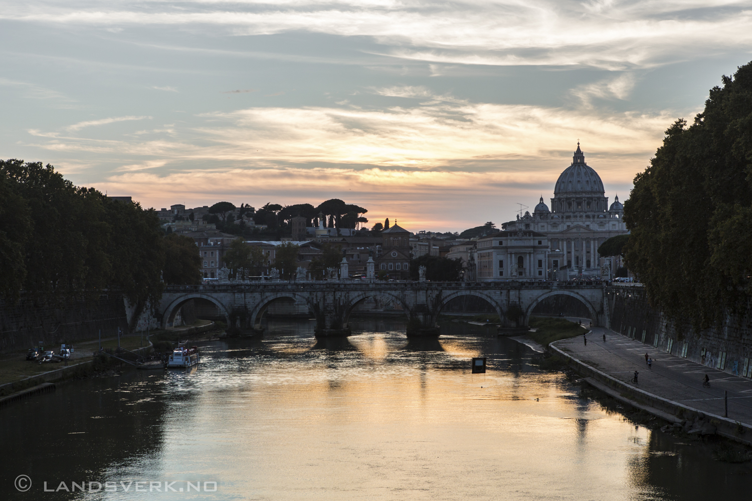 Fiume Tevere. Rome, Italy. 

(Canon EOS 5D Mark III / Canon EF 24-70mm f/2.8 L USM)