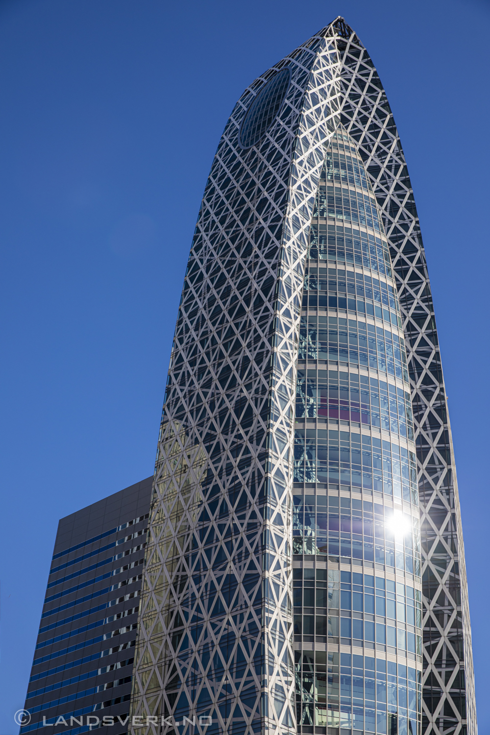 Cocoon Tower, Shinjuku, Tokyo, Japan. 

(Canon EOS 5D Mark IV / Canon EF 24-70mm f/2.8 L II USM)