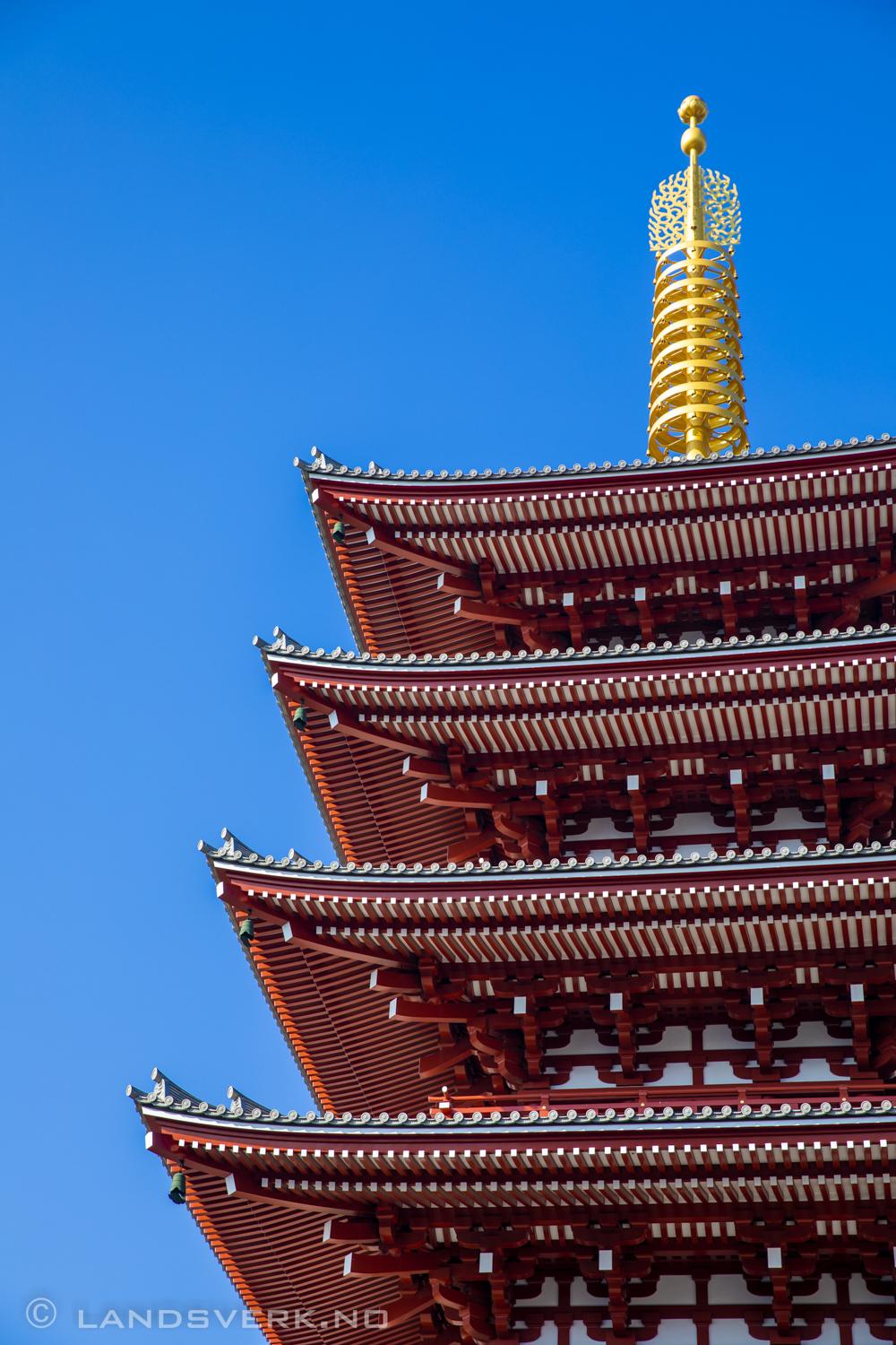 Sensō-ji shrine, Asakusa, Tokyo, Japan. 

(Canon EOS 5D Mark IV / Canon EF 24-70mm f/2.8 L II USM)