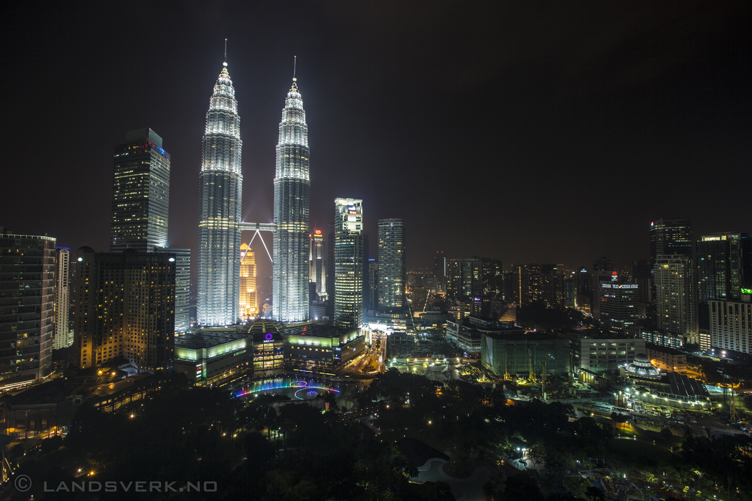From the top of Traders Hotel. Kuala Lumpur, Malaysia.

(Canon EOS 5D Mark III / Canon EF 16-35mm f/2.8 L II USM)