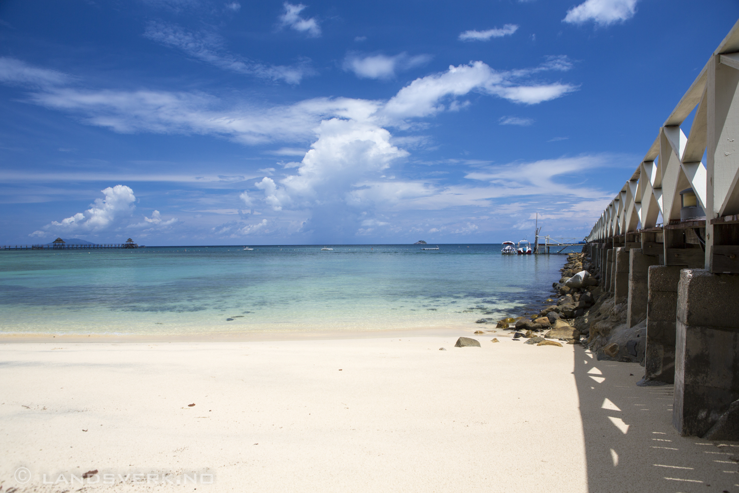 Tioman Island, Malaysia.

(Canon EOS 5D Mark III / Canon EF 24-70mm f/2.8 L USM)