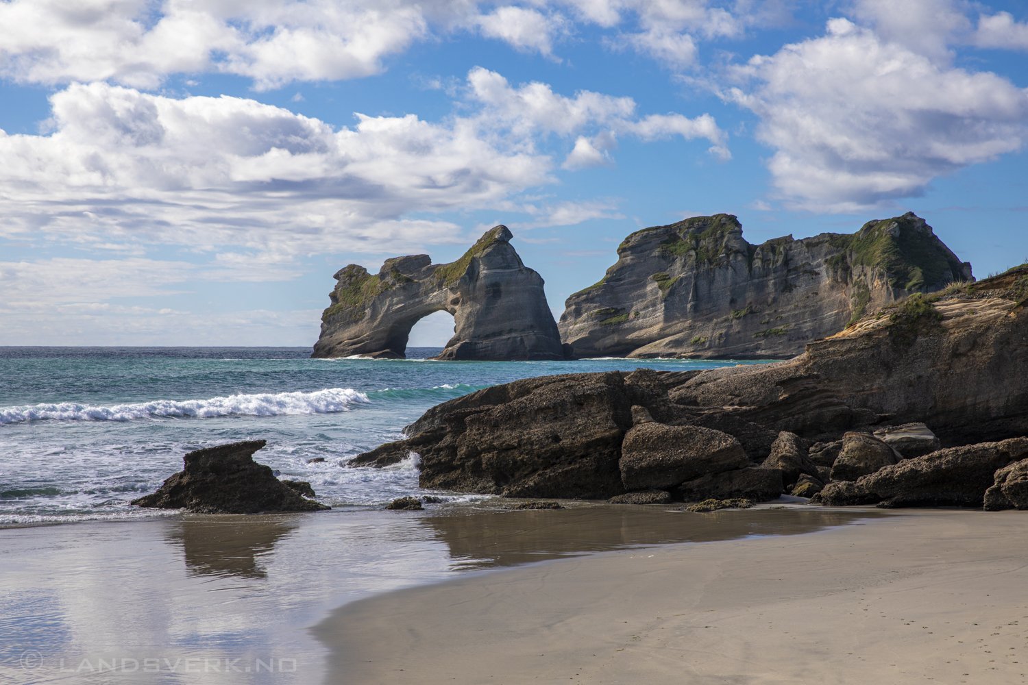 Wharakiri Beach, Takaka, New Zealand.

(Canon EOS 5D Mark IV / Canon EF 24-70mm f/2.8 L II USM)