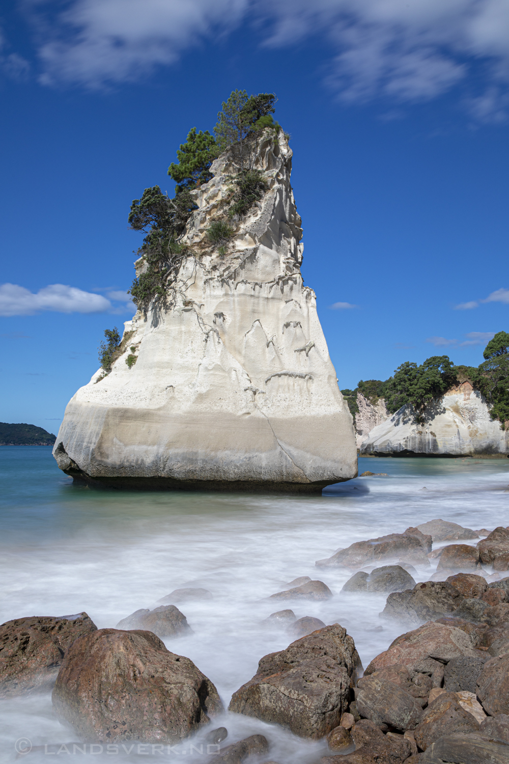 Cathedral Cove, 
Te Whanganui-A-Hei Marine Reserve, New Zealand. 

(Canon EOS 5D Mark IV / Canon EF 24-70mm f/2.8 L II USM)