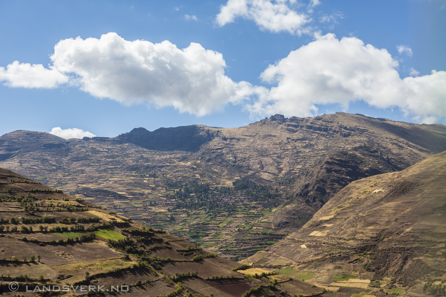 Sacred Valley of the Incas in Cusco Pisac Via Km 22, Cusco, Peru. 

(Canon EOS 5D Mark III / Canon EF 24-70mm 
f/2.8 L USM)