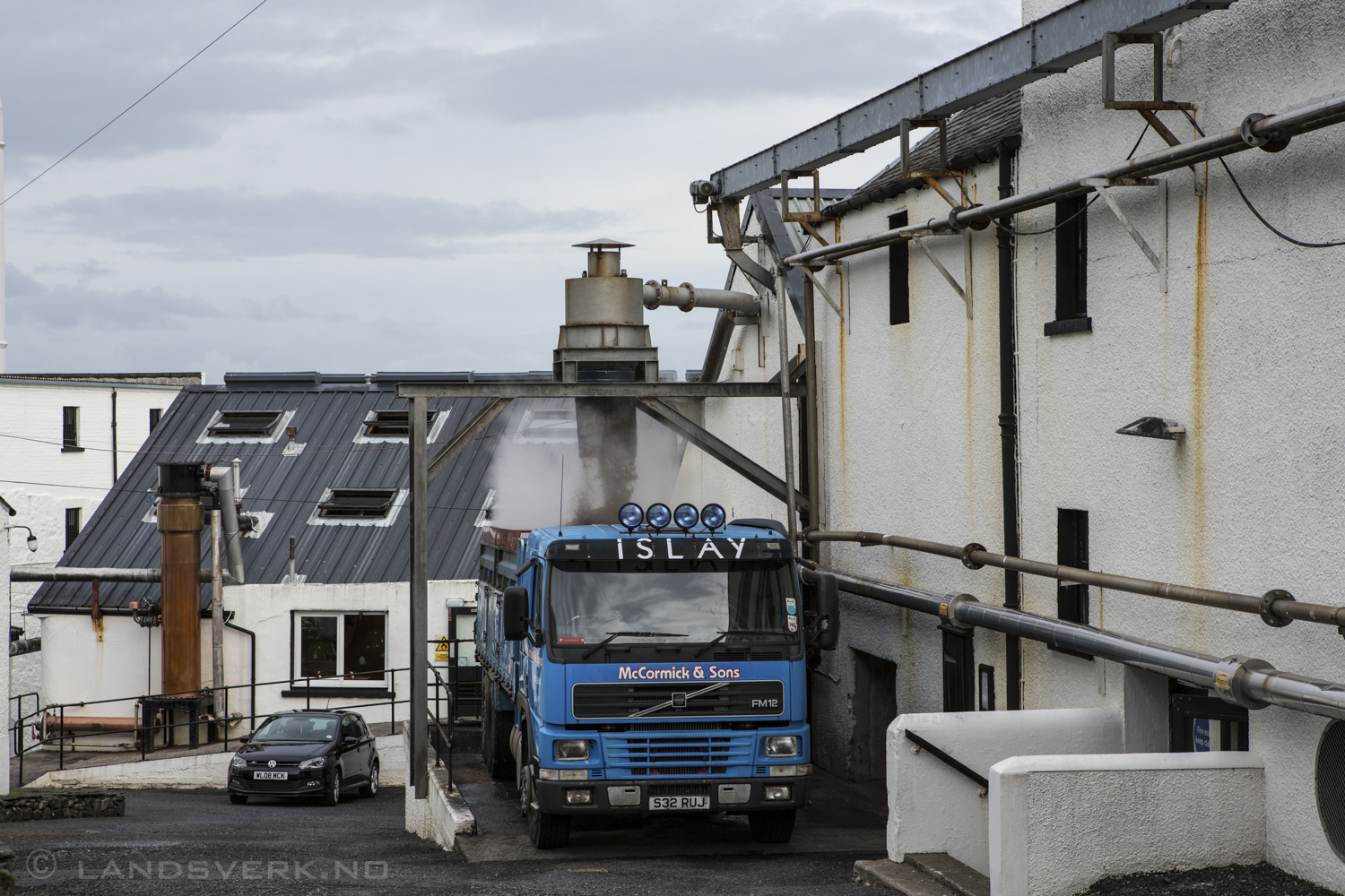 Bowmore, Islay, Scotland. 

(Canon EOS 5D Mark III / Canon EF 24-70mm f/2.8 L 
USM)