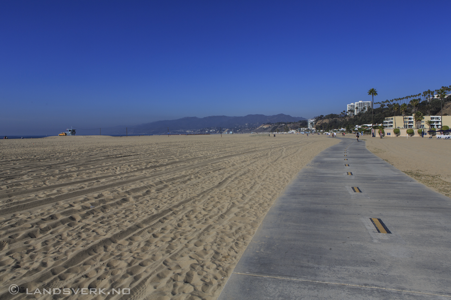 Santa Monica, California.

(Canon EOS 5D Mark III / Canon EF 24-70mm f/2.8 L USM)