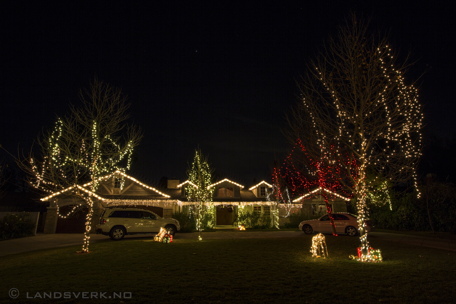 Pull yourselves together Candy Cane Lane, you haven't even filled up the trees properly! Woodland Hills, Los Angeles, California.

(Canon EOS 5D Mark III / Canon EF 16-35mm f/2.8 L II USM)