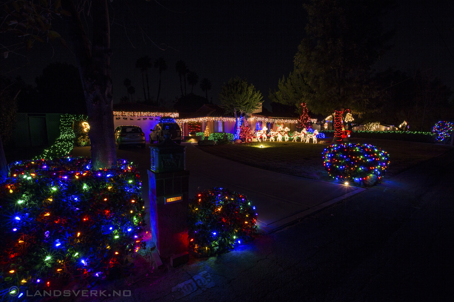 A bit better - but what about the roof?? Woodland Hills, Los Angeles, California.

(Canon EOS 5D Mark III / Canon EF 16-35mm f/2.8 L II USM)