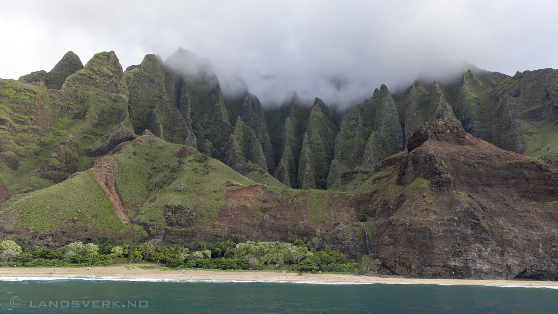Nā Pali Coast. Kauai, Hawaii. 

(Canon EOS 5D Mark IV / Canon EF 24-70mm f/2.8 L II USM)