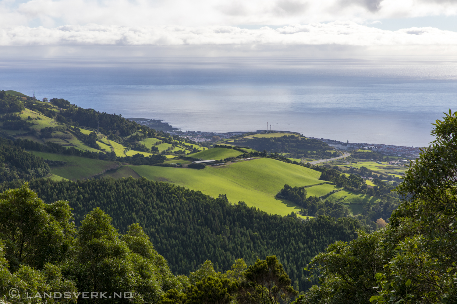 Hiking up Água de Pau Massif stratovolcano to Lagoa do Fogo. São Miguel, Azores. (Canon EOS 5D Mark IV / Canon EF 24-70mm f/2.8 L II USM)