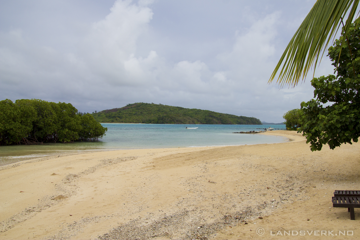 Navutu Stars Resort, Yaqeta Island, Yasawa Islands. 

(Canon EOS 550D / Sigma 18-50mm F2.8)