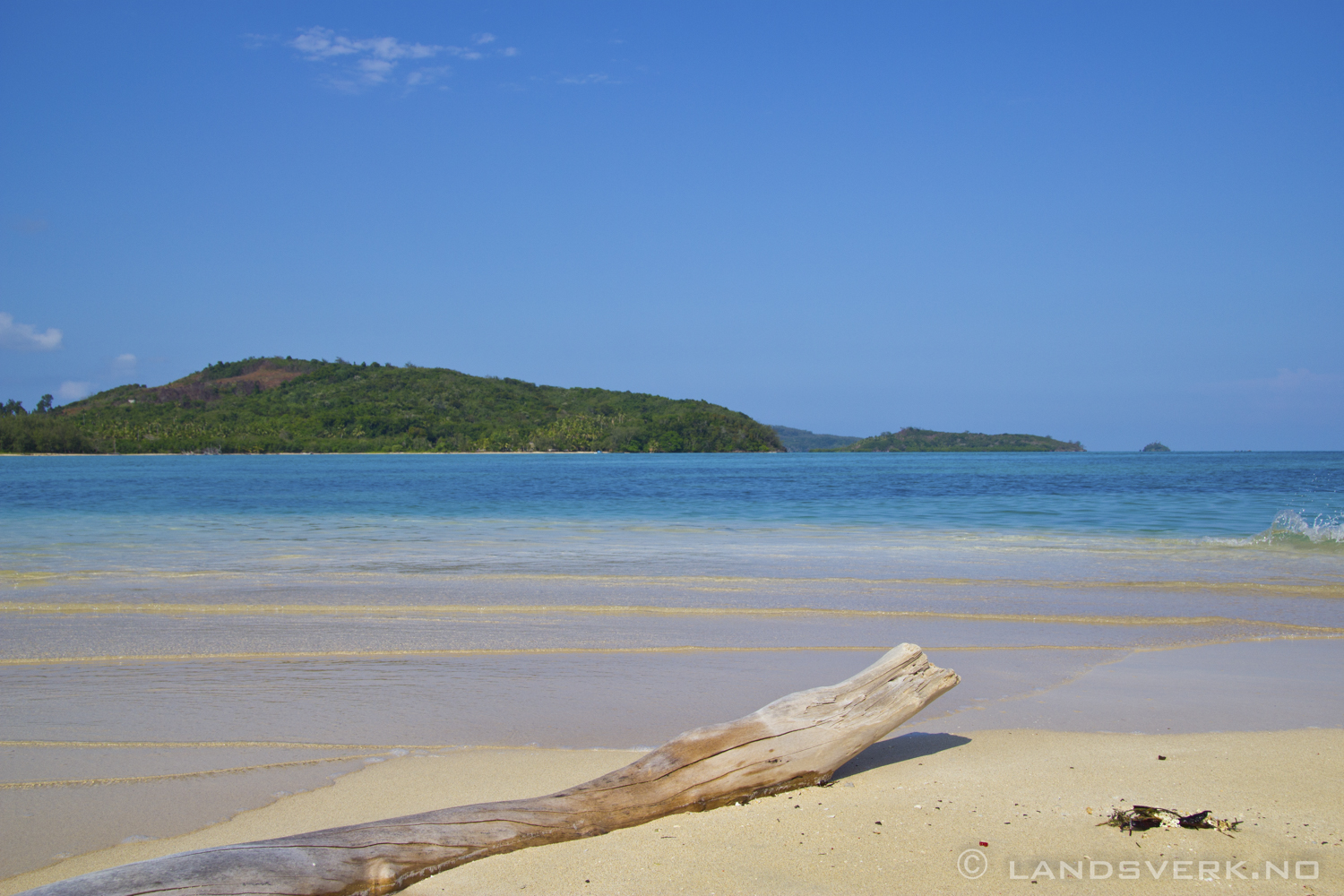 Navutu Stars Resort, Yaqeta Island, Yasawa Islands. 

(Canon EOS 550D / Sigma 18-50mm F2.8)