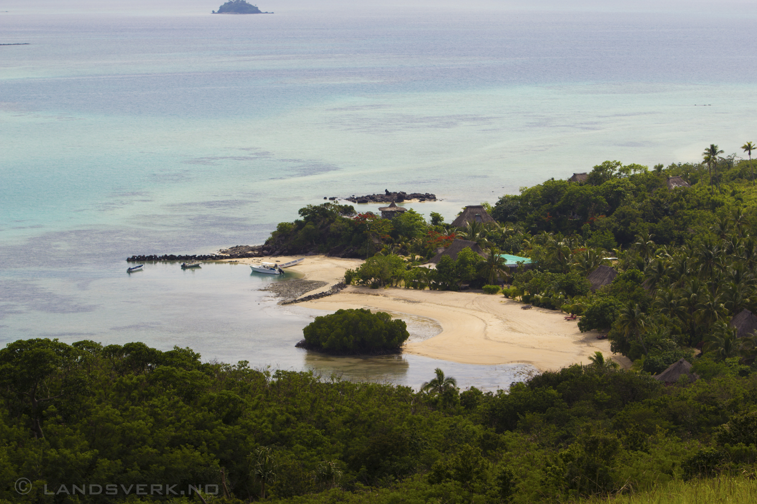 Navutu Stars Resort, Yaqeta Island, Yasawa Islands. 

(Canon EOS 550D / Sigma 70-200mm F2.8 OS)