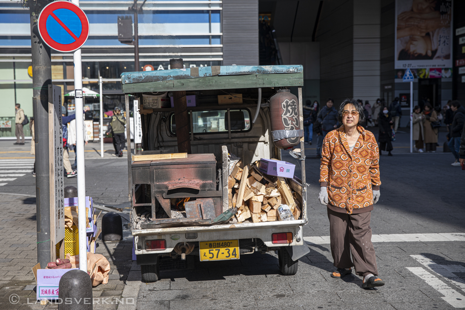 Seibu-Shinjuku, Tokyo, Japan. 

(Canon EOS 5D Mark IV / Canon EF 24-70mm f/2.8 L II USM)