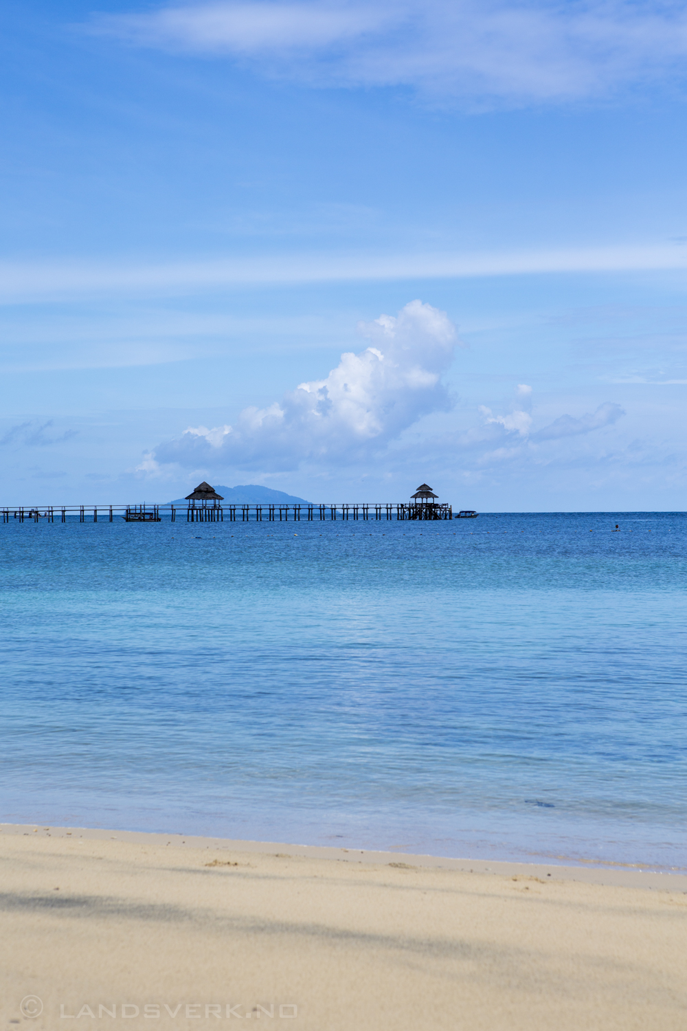 Tioman Island, Malaysia.

(Canon EOS 5D Mark III / Canon EF 24-70mm f/2.8 L USM)