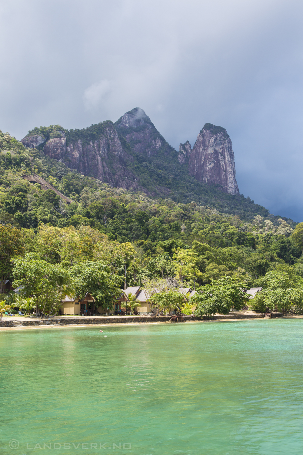 Tioman Island, Malaysia.

(Canon EOS 5D Mark III / Canon EF 24-70mm f/2.8 L USM)