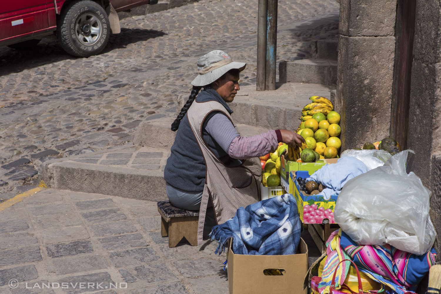 The local fruit shop. Cusco, Peru. 

(Canon EOS 5D Mark III / Canon EF 24-70mm 
f/2.8 L USM)