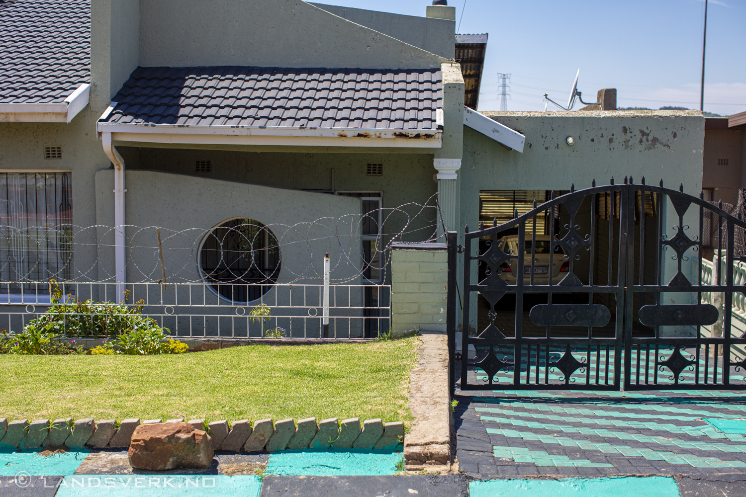 Beverly Hills, Soweto, Johannesburg, South Africa. (Canon EOS 5D Mark III / Canon EF 50mm f/1.2 L USM)