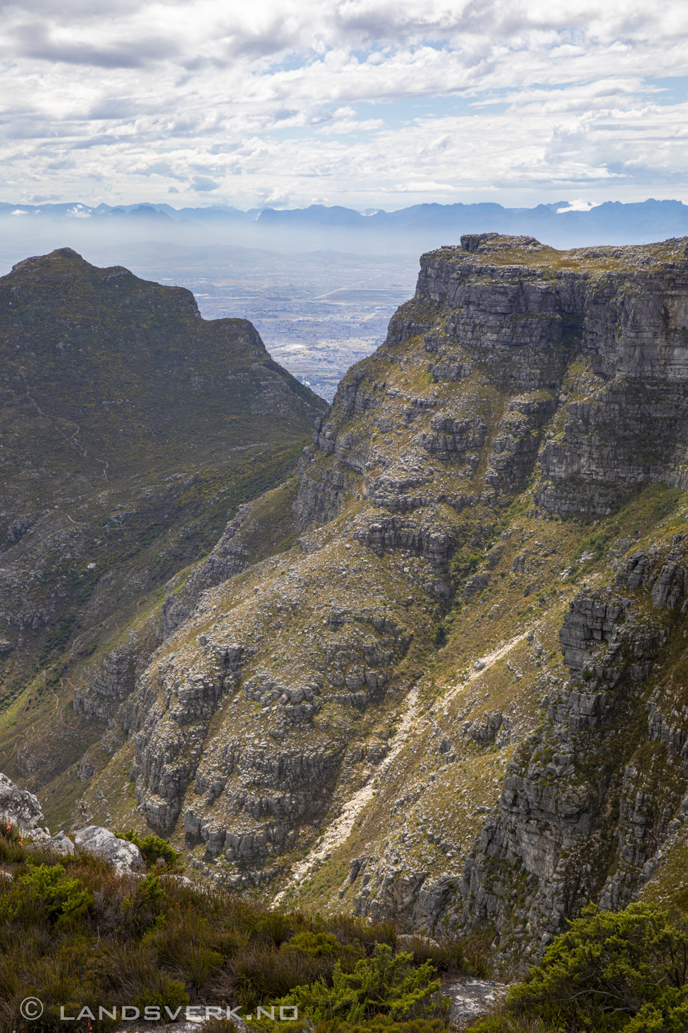 On top of Table Mountain, Cape Town, South Africa. (Canon EOS 5D Mark IV / Canon EF 24-70mm f/2.8 L II USM)