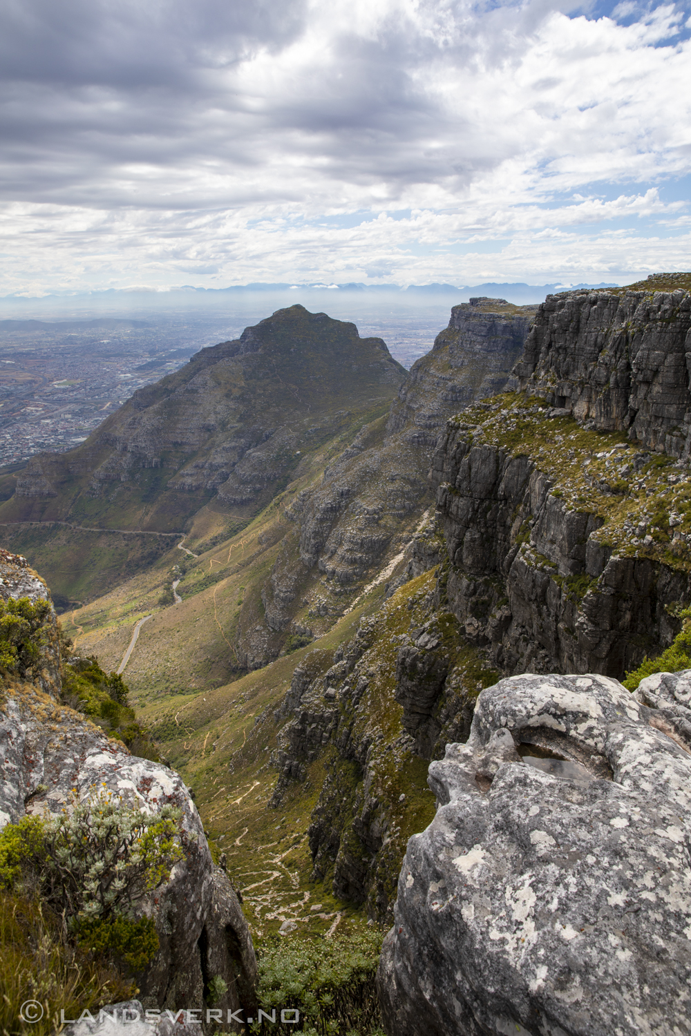 On top of Table Mountain, Cape Town, South Africa. (Canon EOS 5D Mark IV / Canon EF 24-70mm f/2.8 L II USM)