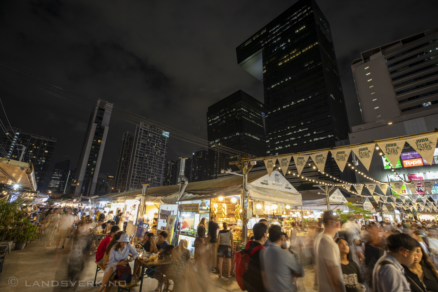 Jodd Fairs night market. Bangkok, Thailand. (Canon EOS 5D Mark IV / Canon EF 16-35mm f/2.8 L III USM)