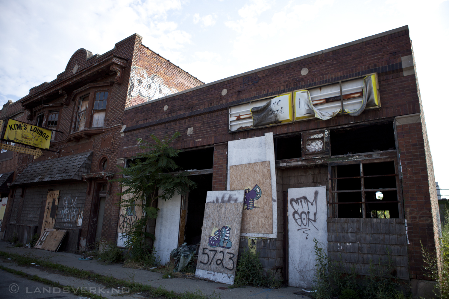 Detroit suburbs, Michigan. 

(Canon EOS 5D Mark II / Canon EF 24-70mm f/2.8 L USM)