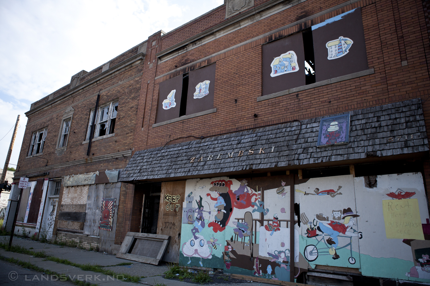 Detroit suburbs, Michigan. 

(Canon EOS 5D Mark II / Canon EF 24-70mm f/2.8 L USM)