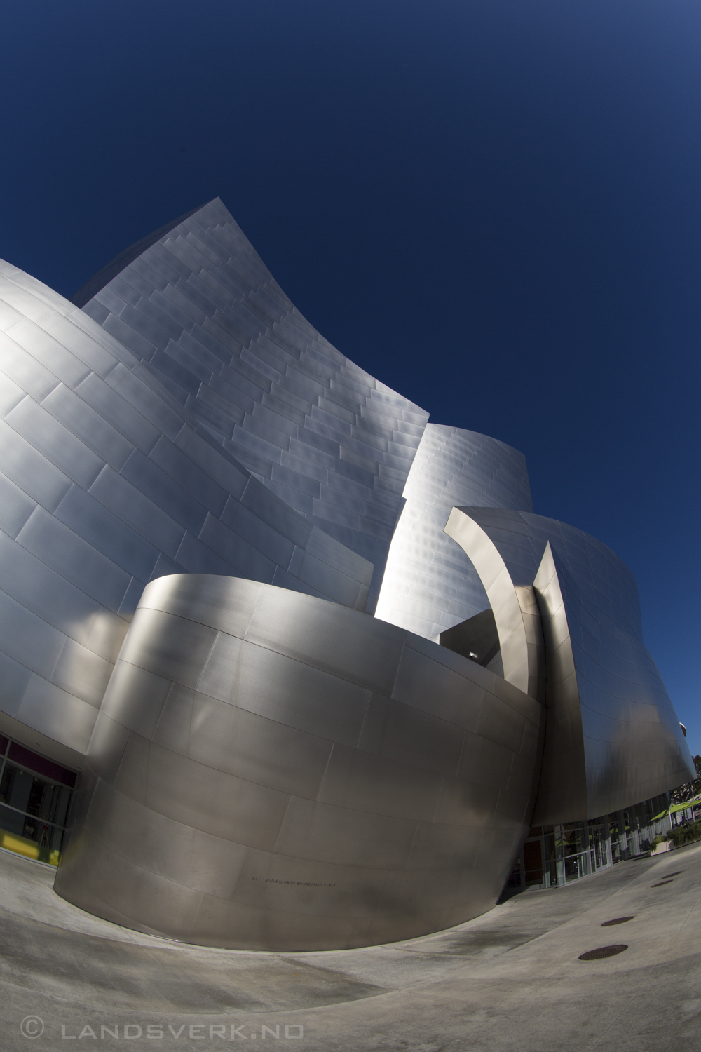 Walt Disney Concert Hall. Downtown Los Angeles, California.

(Canon EOS 5D Mark III / Canon EF 8-15mm f/4 L USM Fisheye)