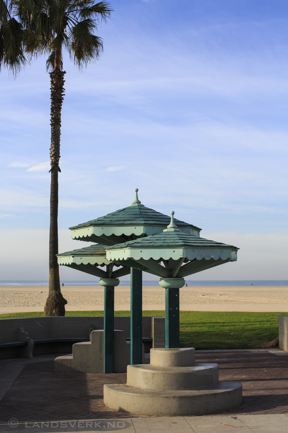 Venice Beach, Los Angeles, California.

(Canon EOS 5D Mark III / Canon EF 50mm f/1.2 L USM)