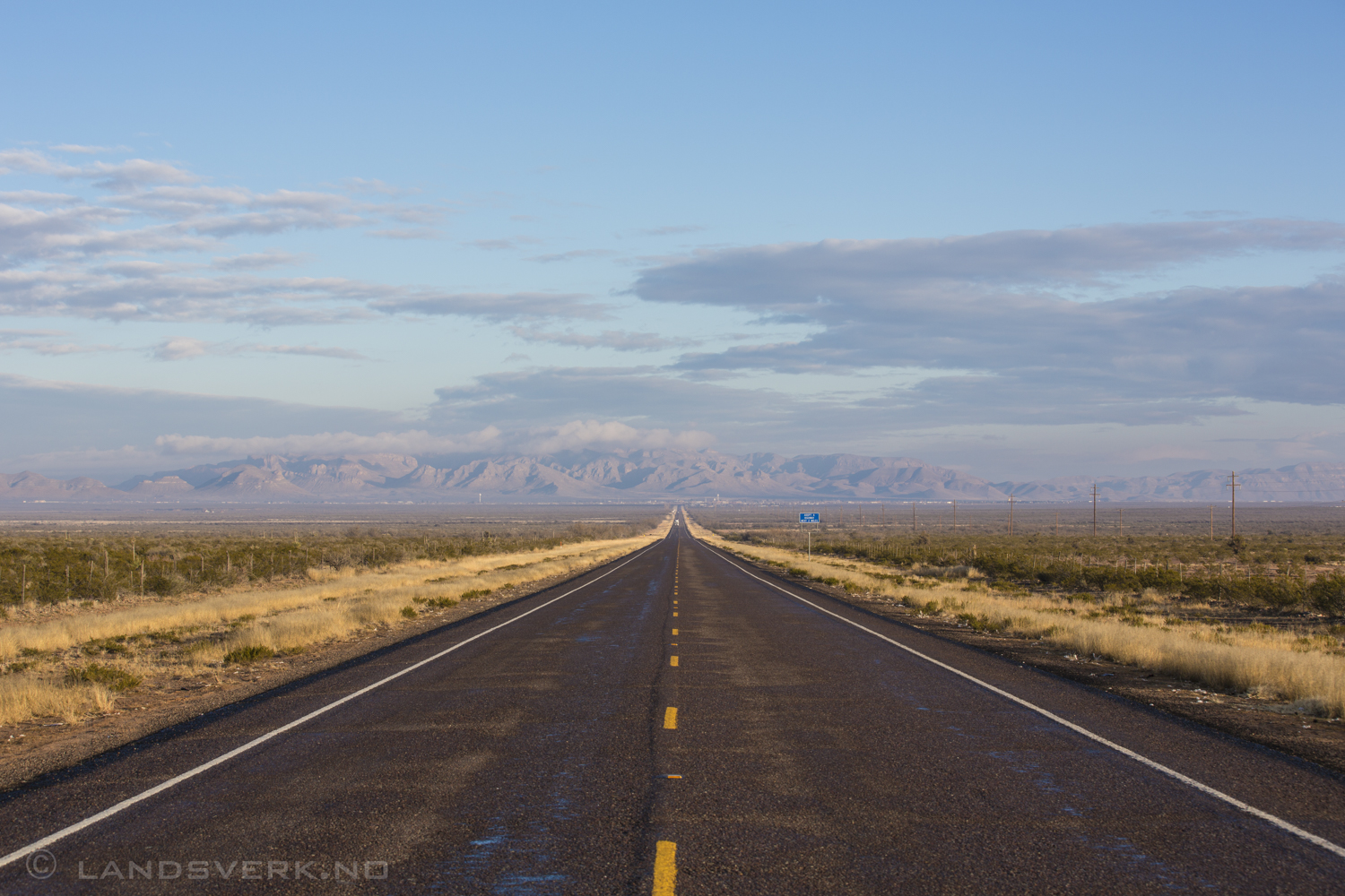 Driving to Van Horn, Texas. 

(Canon EOS 5D Mark III / Canon EF 70-200mm f/2.8 L IS II USM)